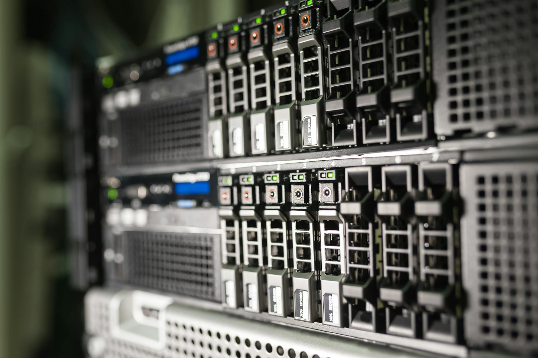 Server-Rack mit HDDs