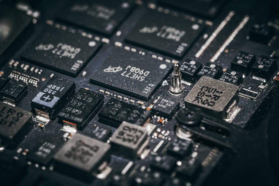 Technisches Innenleben eines Mini-PCs mit Erweiterungskarte