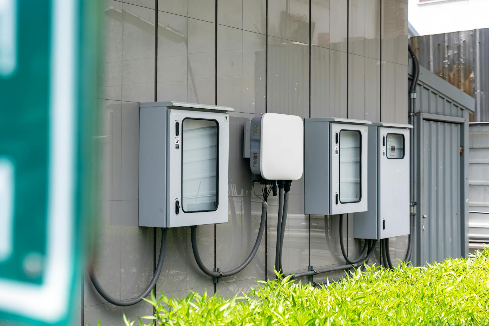 Featured image of post SolarEdge Nexis auf der Intersolar 2026: Der einphasige Wechselrichter, der Heimspeicher endlich einfach macht