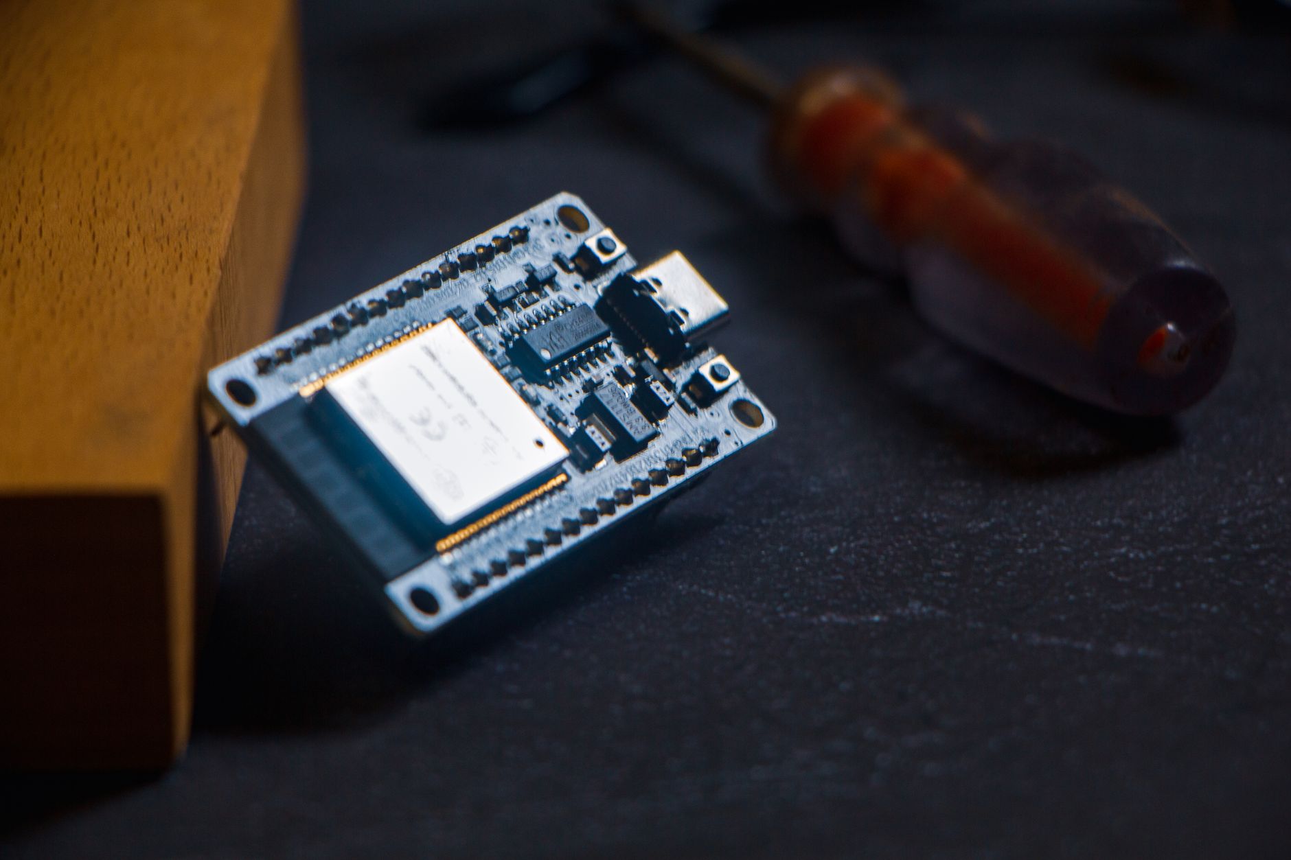 Featured image of post ESP32 Bit Pirate: So verwandelt sich dein Mikrocontroller in ein Debugging-Multitool