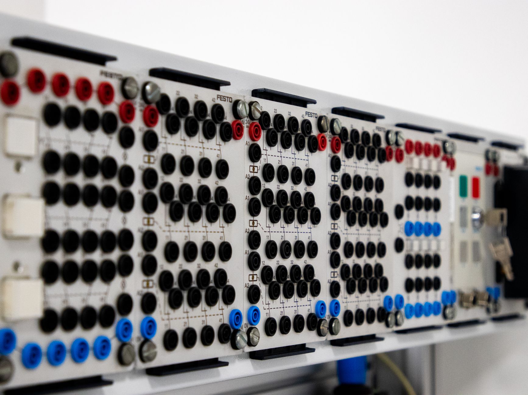 Featured image of post IoTextra: Modulare Automatisierungsplatinen mit ESP32 und Raspberry Pi