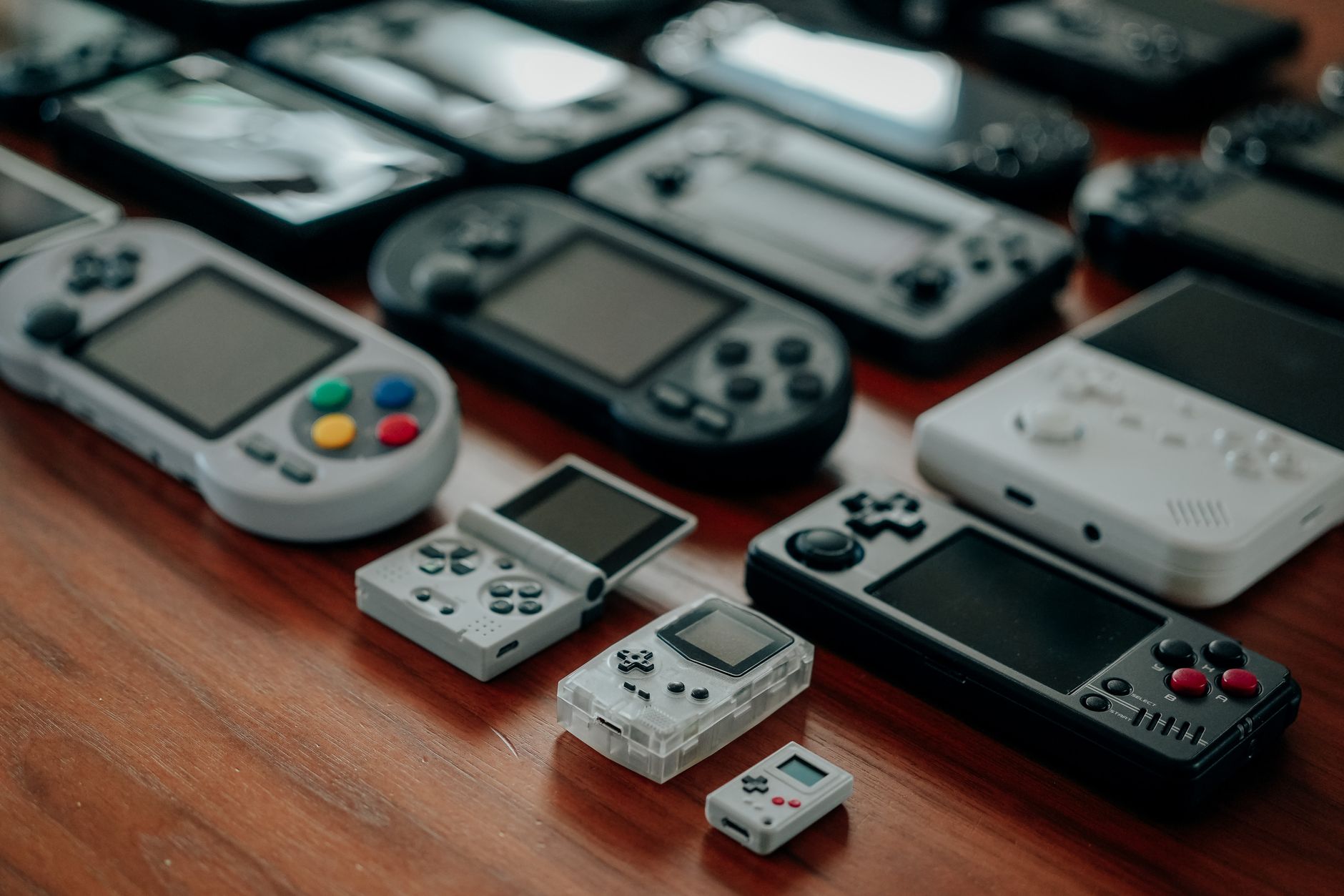 Featured image of post Retro-Handheld mit dem Arduino UNO Q selber bauen: ohne Löten zum Emulator