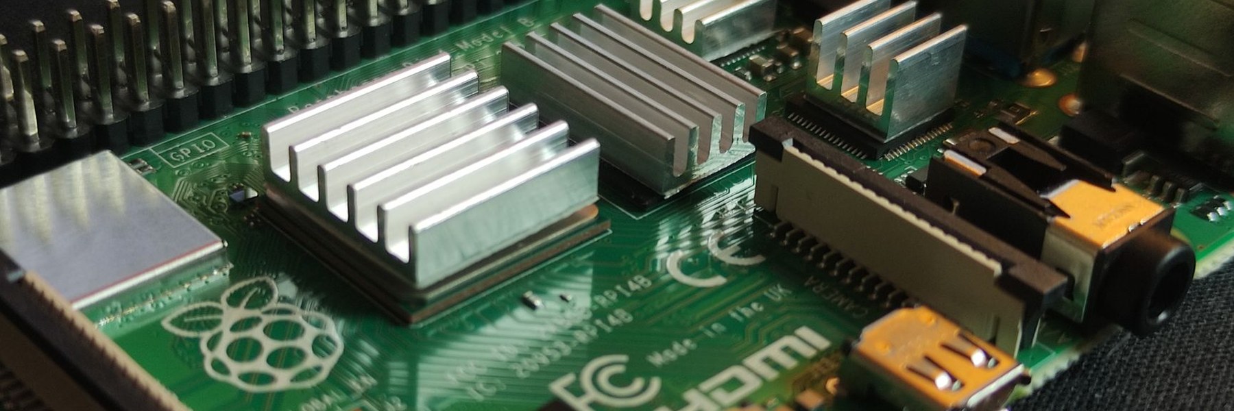 Synergy Logic SLM-RP4: Raspberry-Pi-4-SPS mit modularen Industrie-I/O